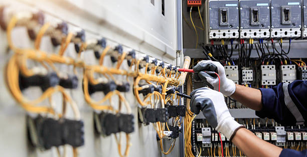 Professional Electrician technician working in Oswego, KS